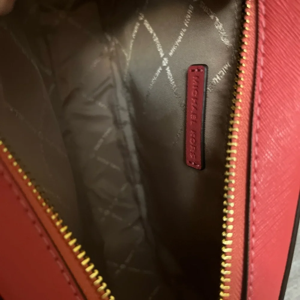 🆕. Michael Kors Jet Set Cherry Crossbody Bag with chain shoulder strap.